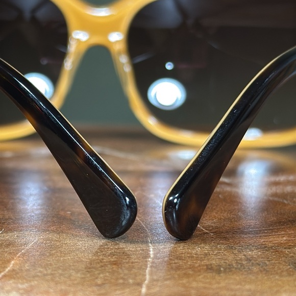 COACH TORTOISE MADELINE HANG TAG SUNGLASSES WITH HARDSHELL CASE - Picture 9 of 16